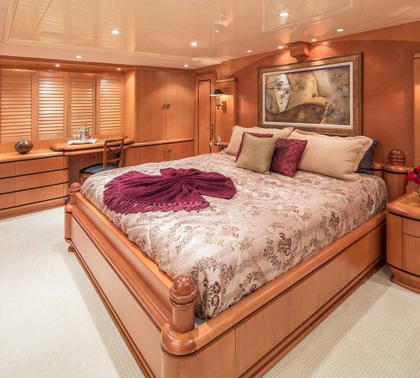 savannah-yacht-charter-details-intermarine-charterworld-luxury-superyachts